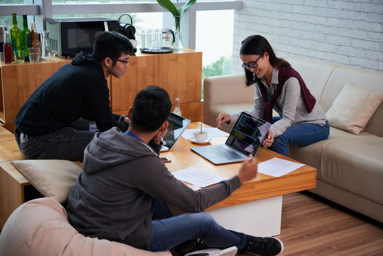 IT Outsourcing vs In House: Mana yang Lebih Efektif?